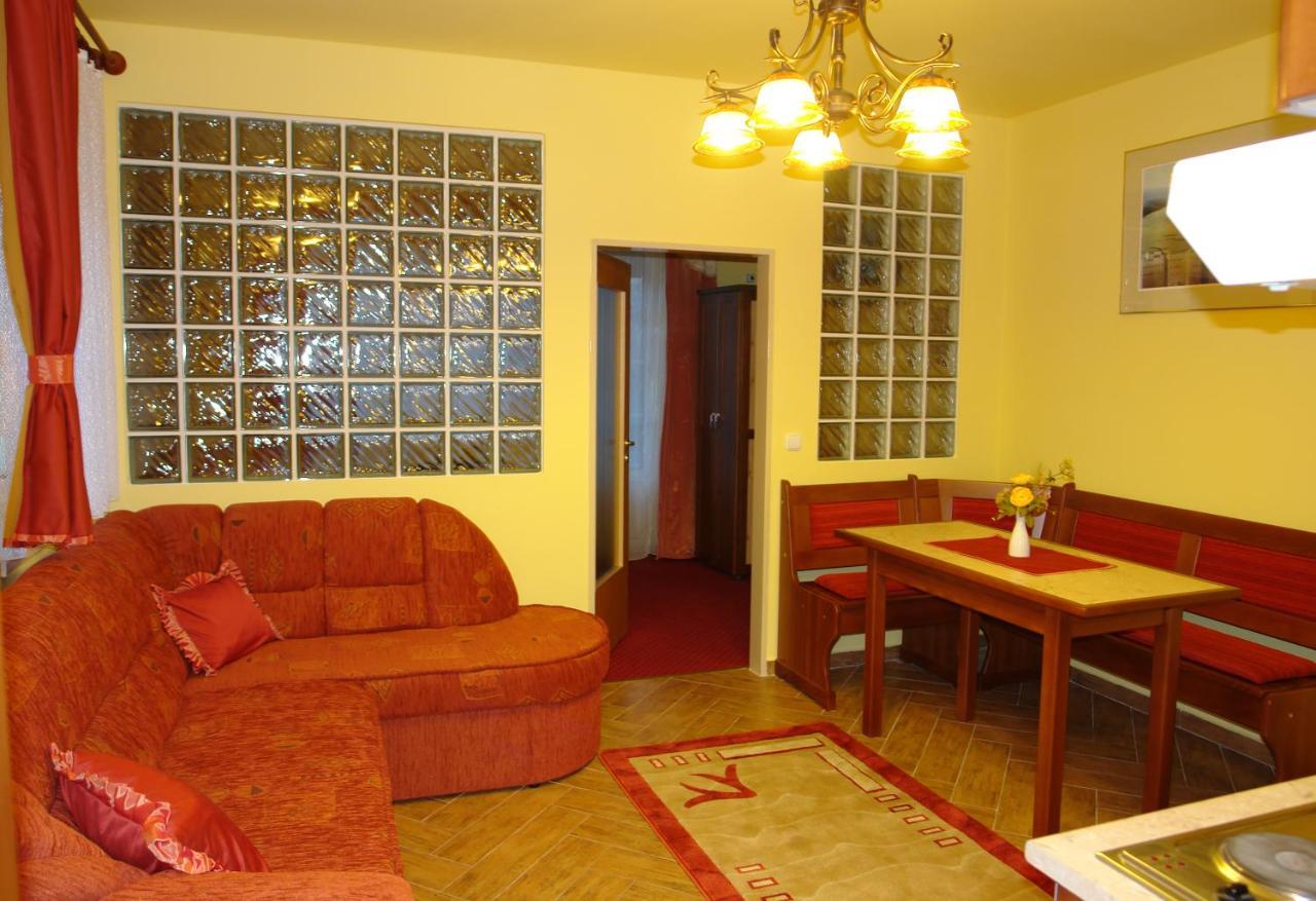 Holdlux Apartmanok Sárvár Exterior foto