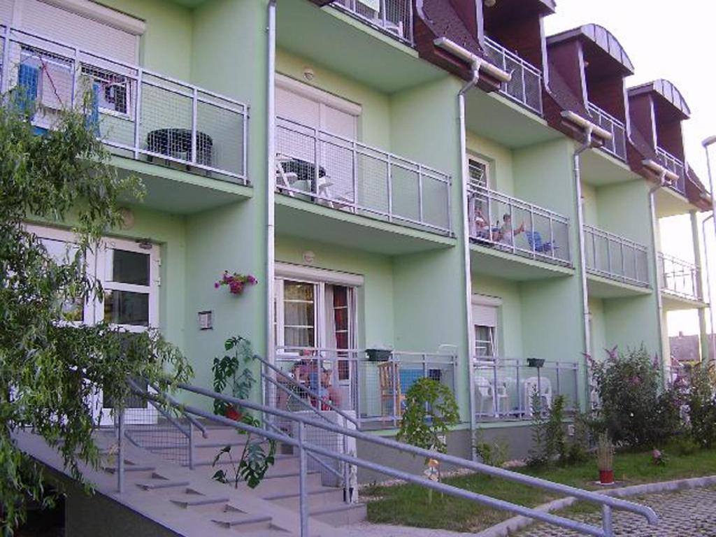 Holdlux Apartmanok Sárvár Exterior foto