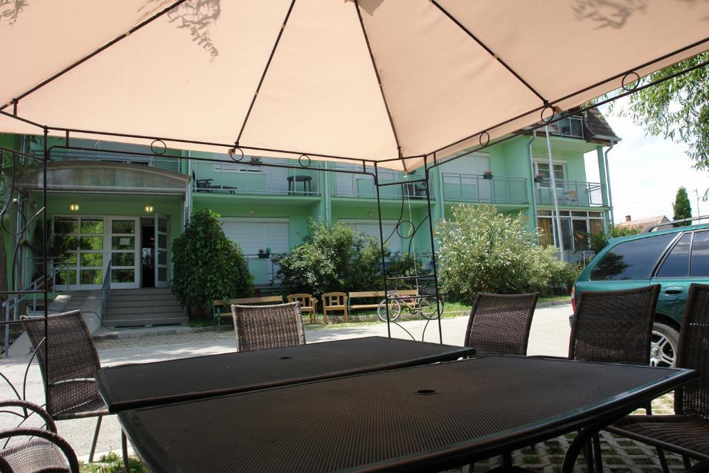 Holdlux Apartmanok Sárvár Exterior foto